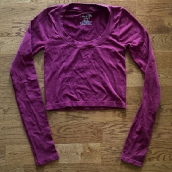 Free People Intimately Tee Scoop Crop Top Long Sleeve Seamless  XS/S Berry Wine - Picture 2 of 4